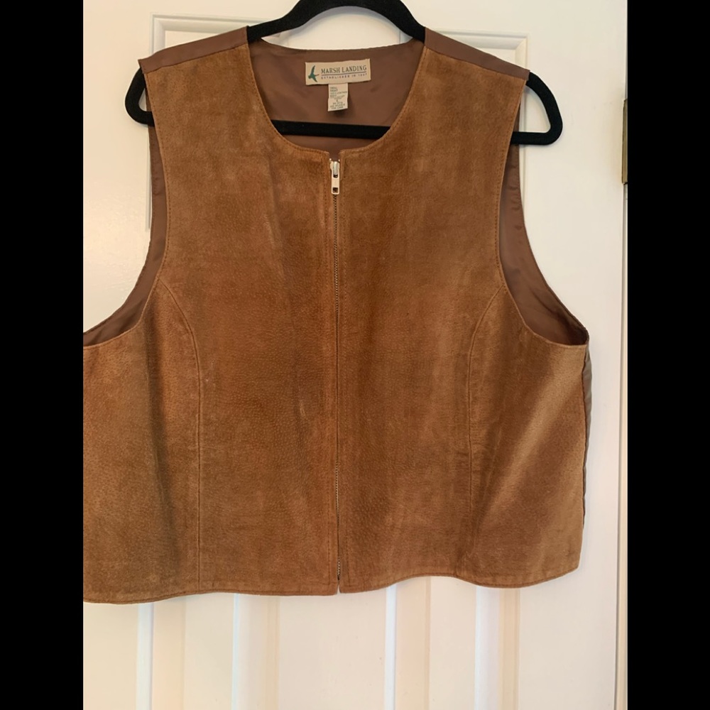 Marsh Landing Golden Brown, Suede Leather Vest
Sz L
Good Condition